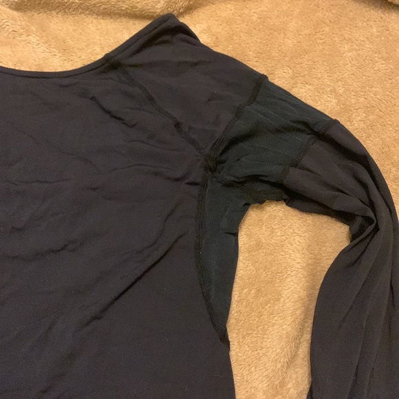 2 workout tops with open backs - Picture 6 of 15